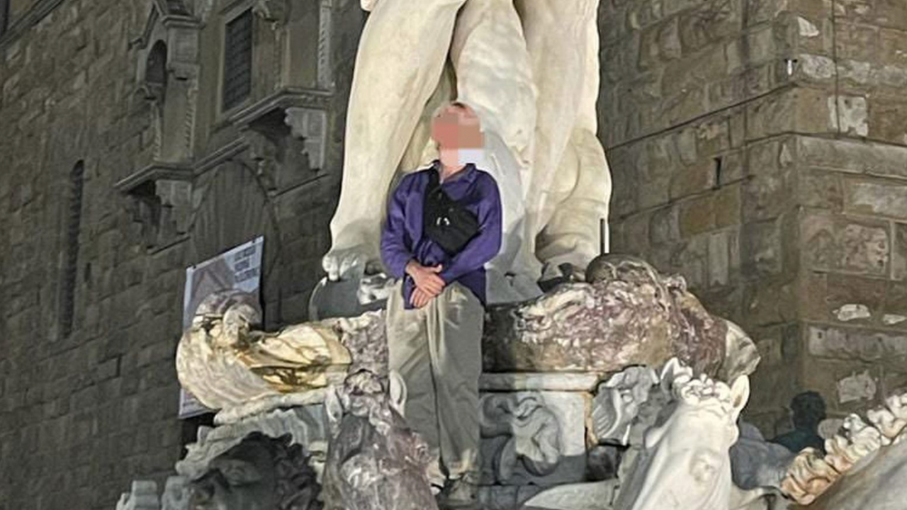 Tourist accused of causing over $8,000 in damages to iconic Roman statue