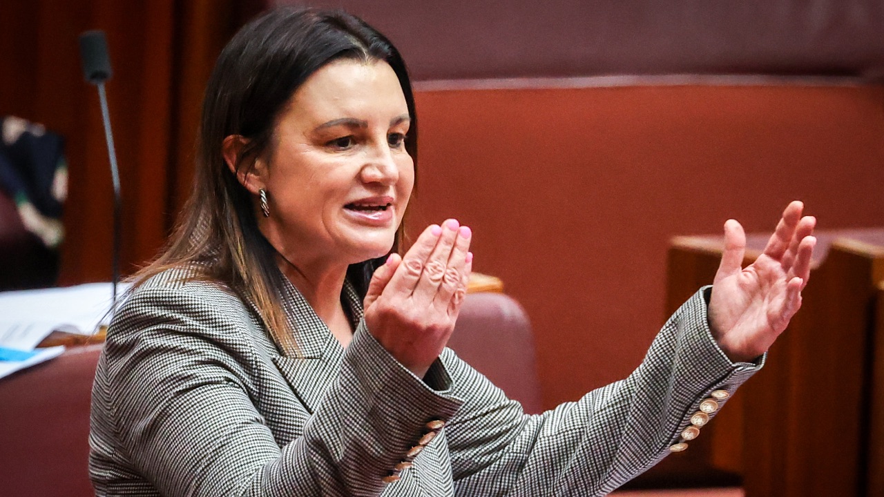 Jacqui Lambie fires up on Coles and Woolies