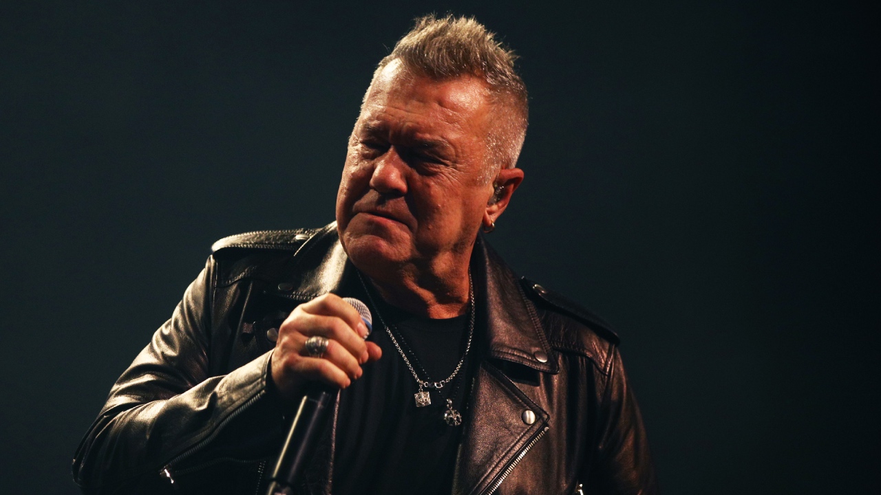 "Bad news": Jimmy Barnes rushed into emergency open heart surgery