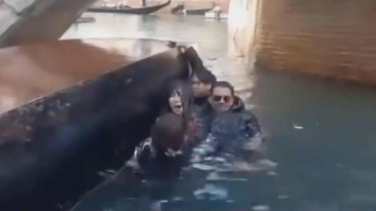 Selfie-taking tourists launched from Venice gondola after refusing to sit down 