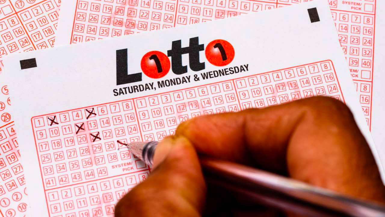 Father sues daughter over $1m lottery win