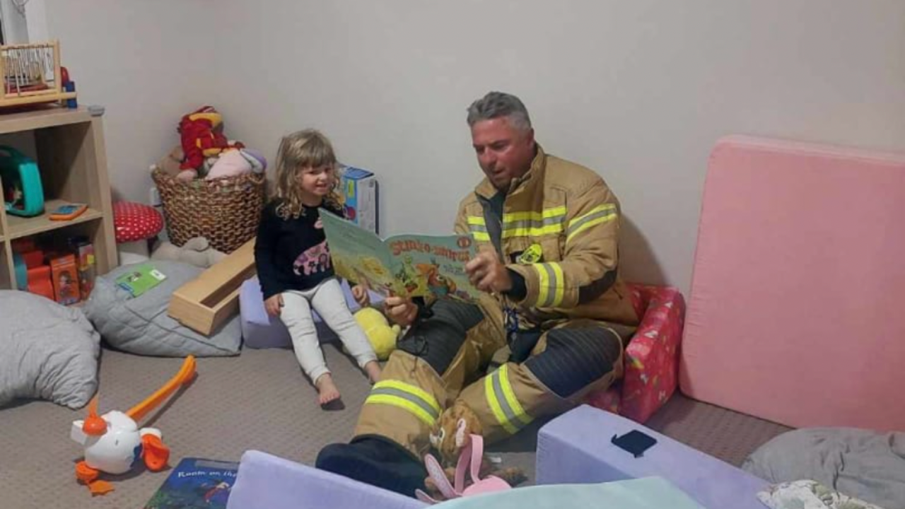 Firefighter praised for sweet interaction with three-year-old