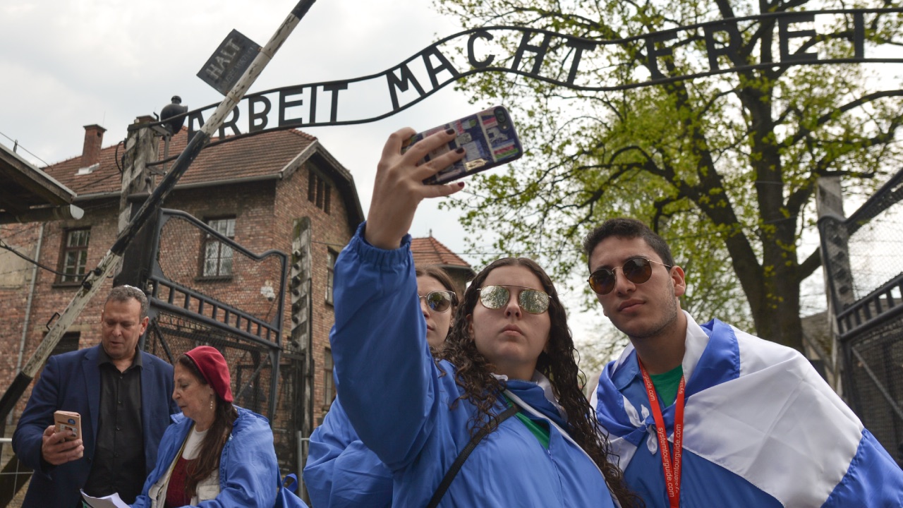 The problem with shaming people for Auschwitz selfies