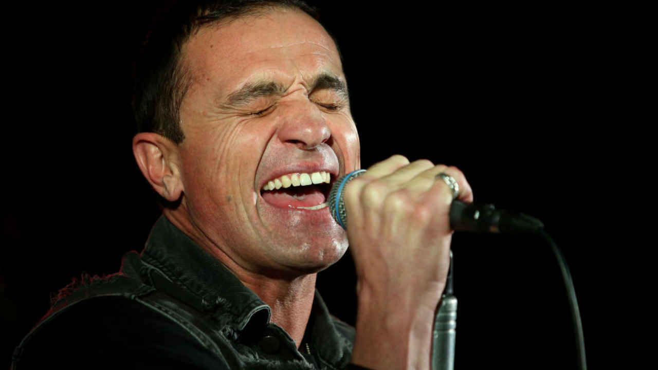 Shannon Noll postpones show due to medical emergency