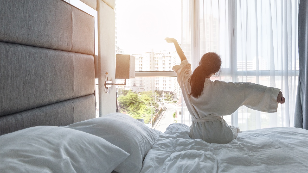 10 tips for a better night’s sleep in a hotel room