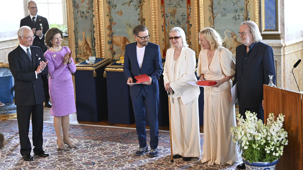 ABBA members reunite for knighthood