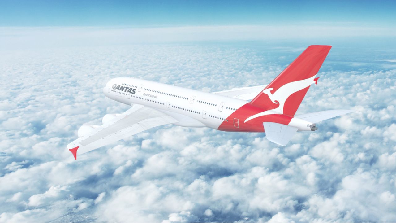 Qantas slashes cost of more than 450,000 airfares