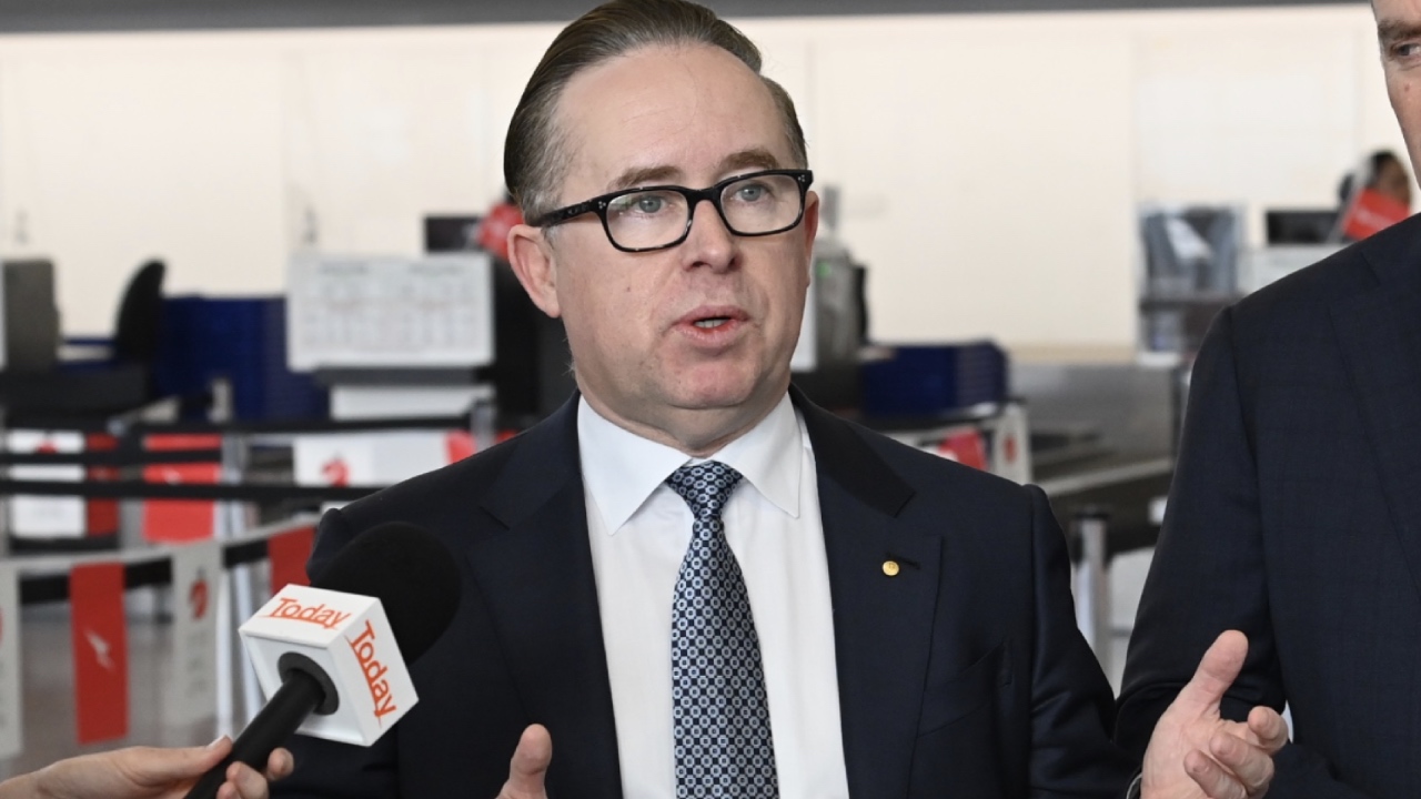 Former Qantas CEO to have bonuses slashed