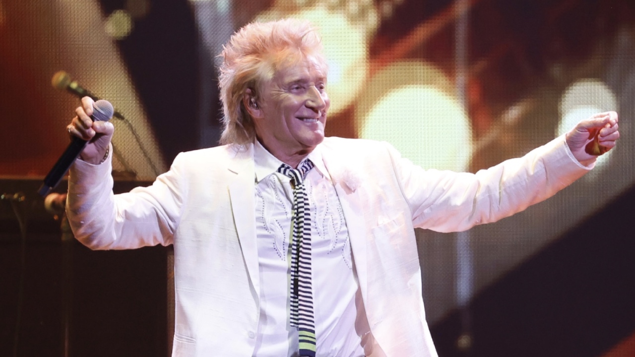 Rod Stewart forced to cancel milestone concert