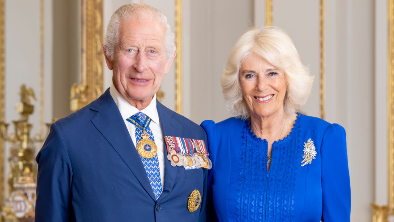 How you can get the official Australian portraits of The King and Queen