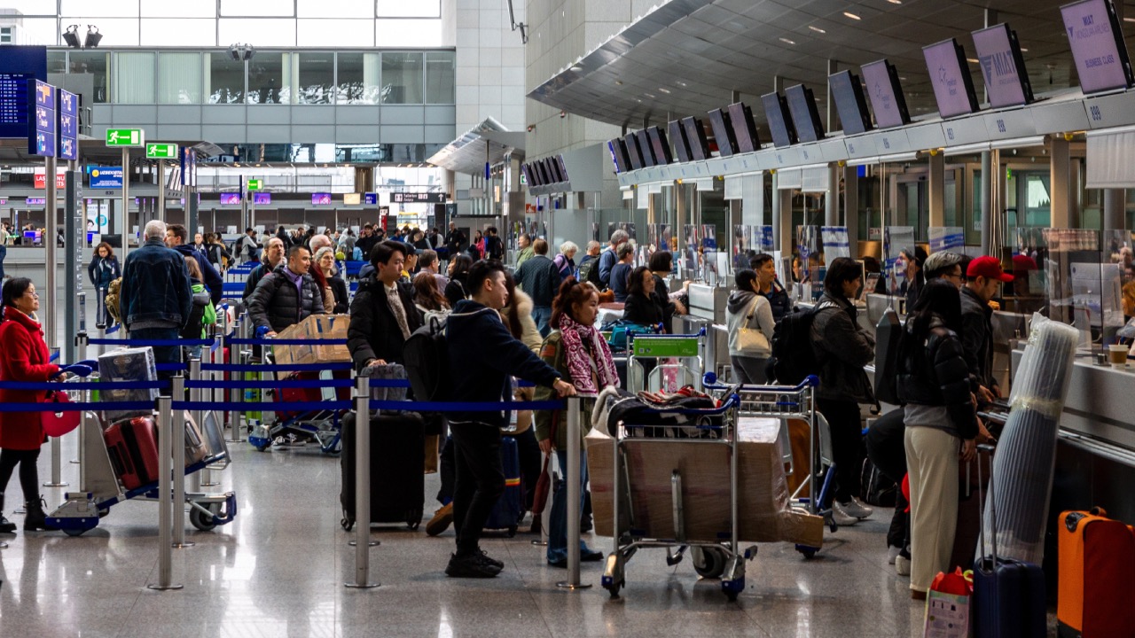 Six old-school strategies to cope with disruptive airport tech