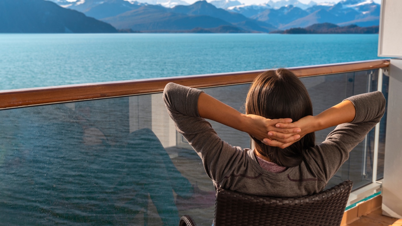 10 things you should never do on a cruise balcony