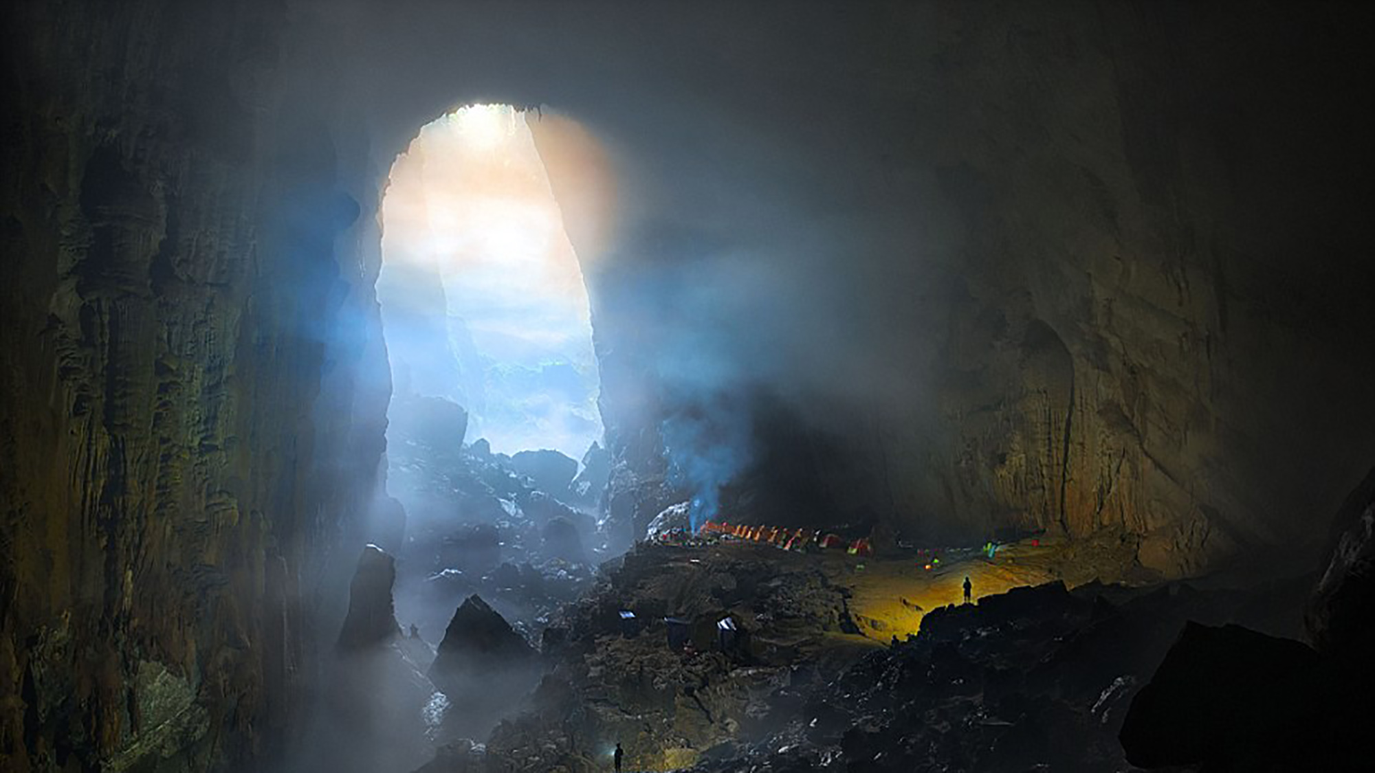 breathtaking-photos-give-rare-glimpse-inside-the-world-s-largest-cave