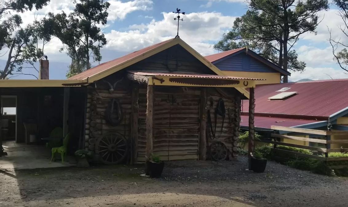 100 Year Old Converted Log Cabin In Yarra Valley Cottage Oversixty