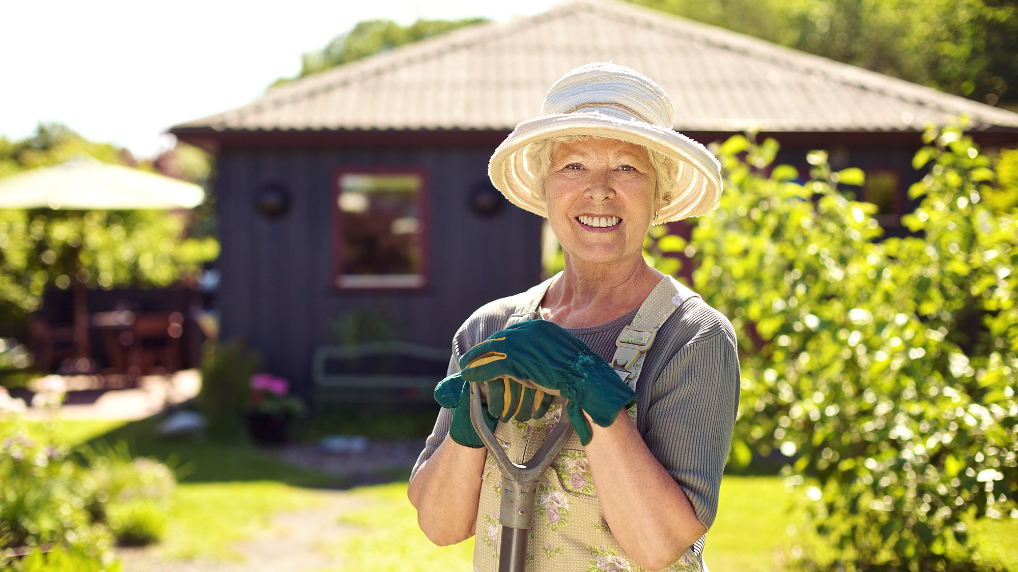 10 must-read insider tips to save you money on gardening