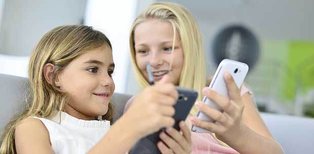 the-right-age-for-kids-to-get-their-own-mobile-phone-oversixty