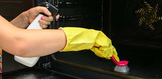 How to clean your oven naturally
