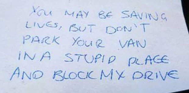 Man who left rude note on ambulance apologises | OverSixty