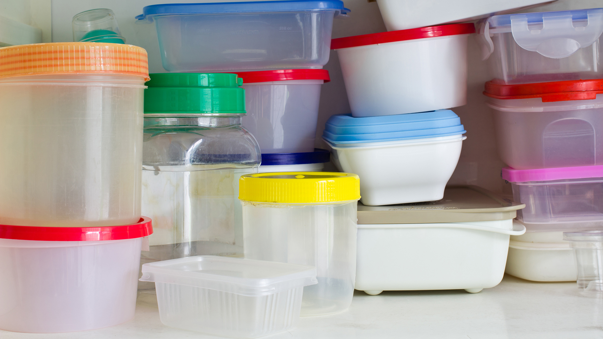 how-to-get-your-plastic-containers-looking-and-smelling-like-new