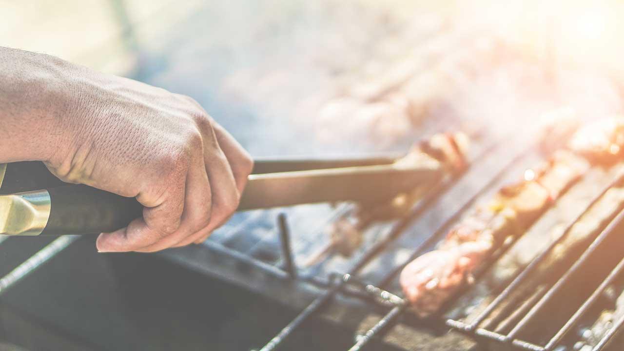 'It's a joke': Ban on backyard barbecue smoke dubbed un-Australian