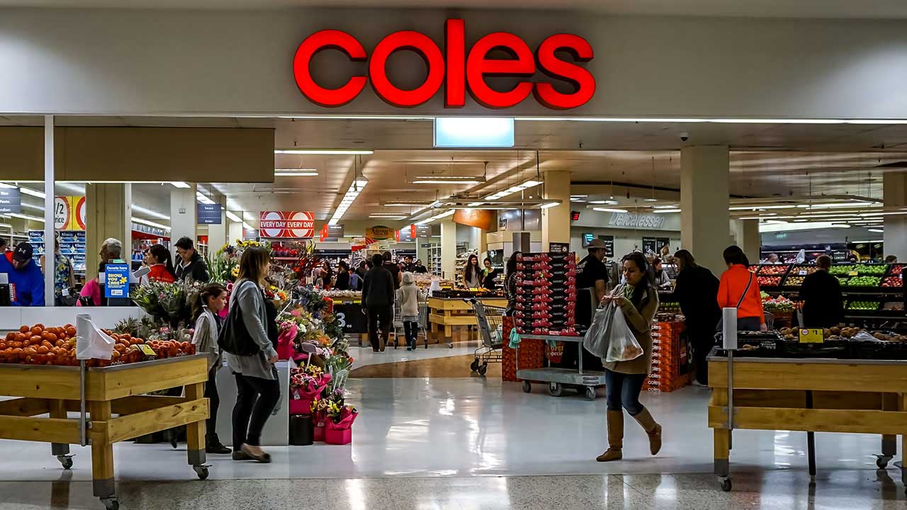 Photo of Coles store shows the massive problem with older Australians and self-serve checkouts