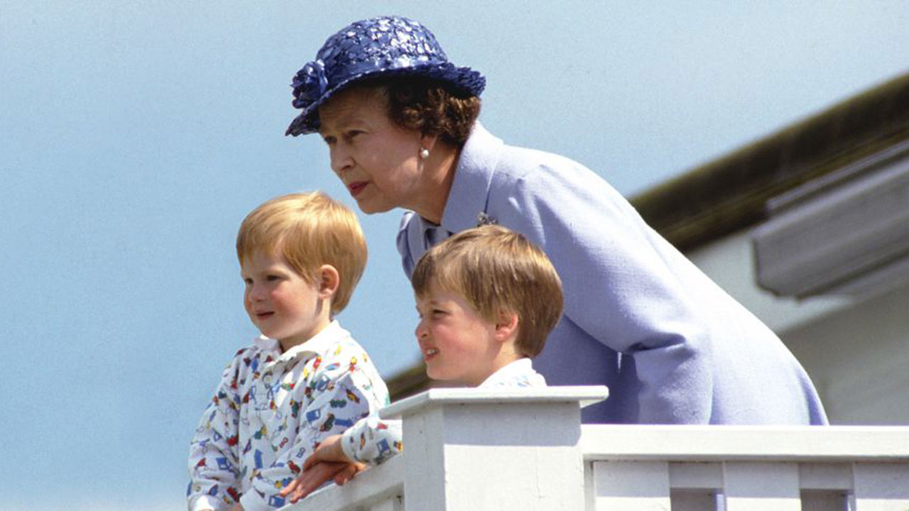 Body language experts analyse the Queen’s relationship with her grandchildren