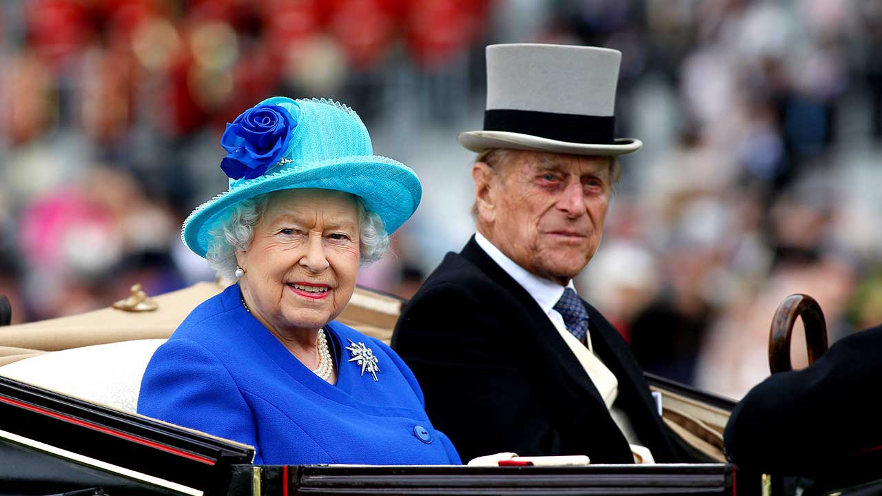 Happy anniversary! Queen Elizabeth and Prince Philip celebrate 71 years ...