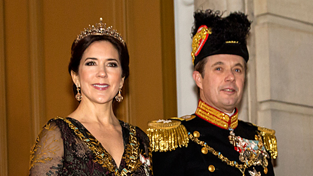 Princess Mary turns heads in dazzling gown at New Year’s Eve ball ...