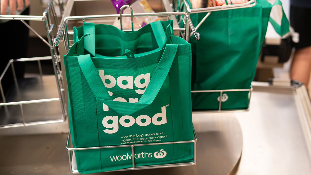 “I never noticed that!”: The one thing shoppers don’t know about Woolworths’ green bags