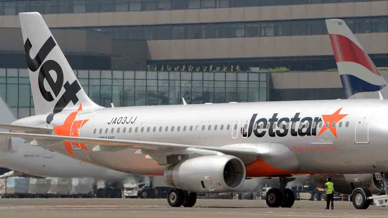 "No excuse": Passenger shocked by $9 sandwich on Jetstar flight