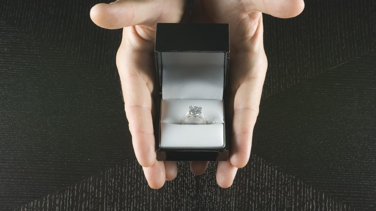 Bride-to-be labelled as “ungrateful brat” for hating engagement ring