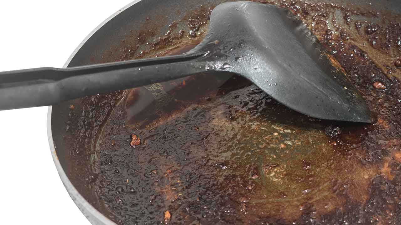 The ingenious 5-minute hack to clean your scorched frying pan