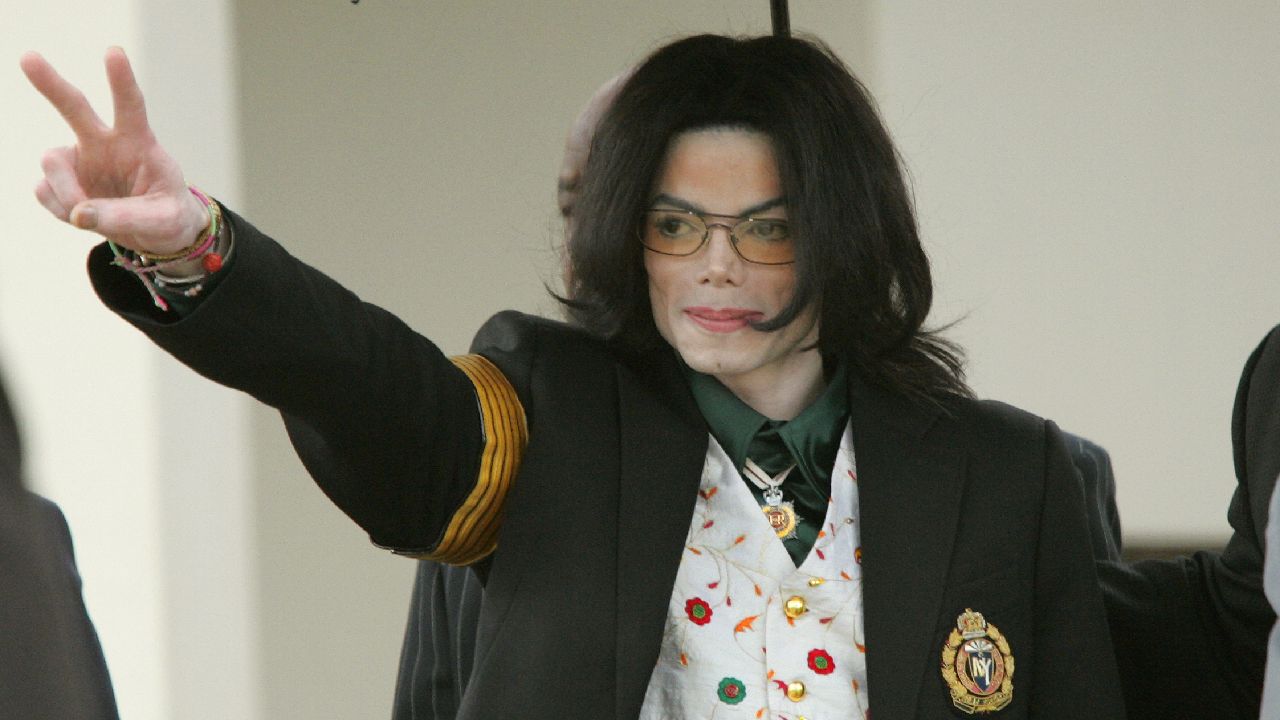 Michael Jackson's trusted staffer goes public: "It's time for the world to know"