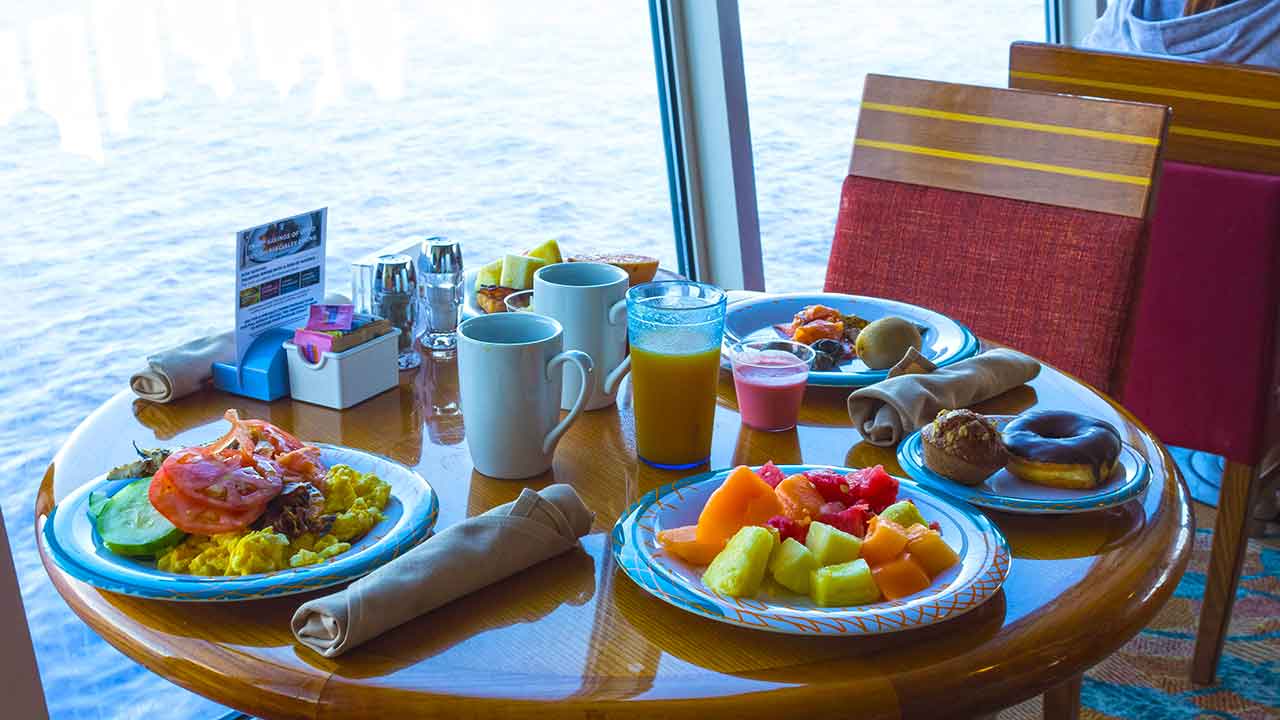 How to eat better on a cruise