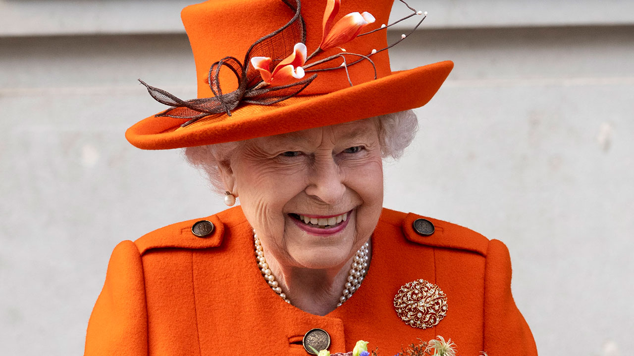 Fans in a frenzy as the Queen shares her first photo on social media