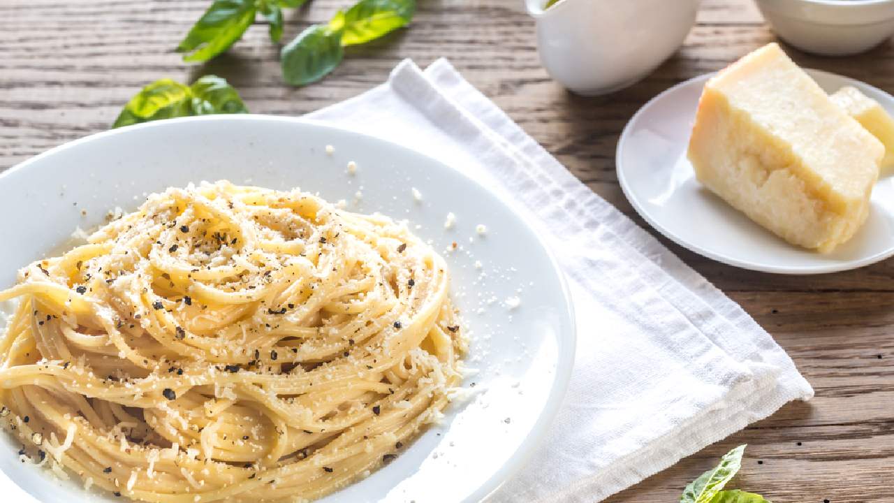 Deliciously simple: Cacio e pepe pasta sauce