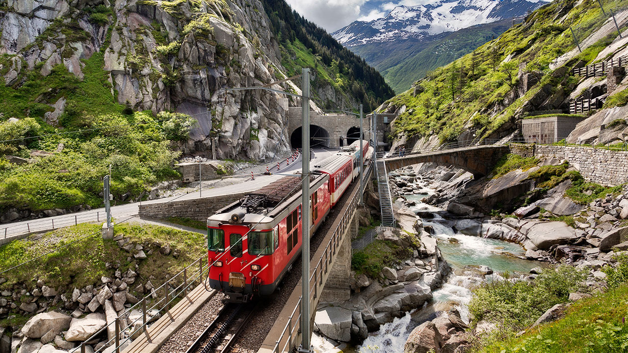 5 reasons to travel on Swiss trains