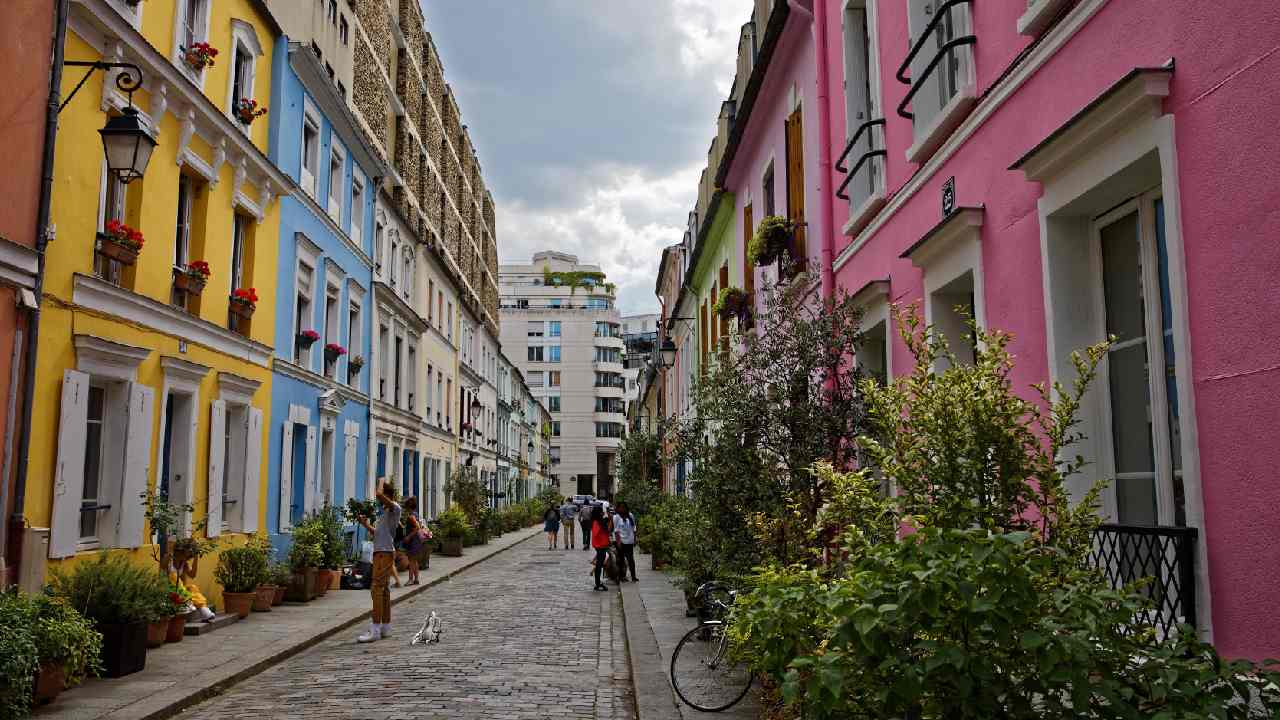 How tourists are turning this famous Paris street into "hell"