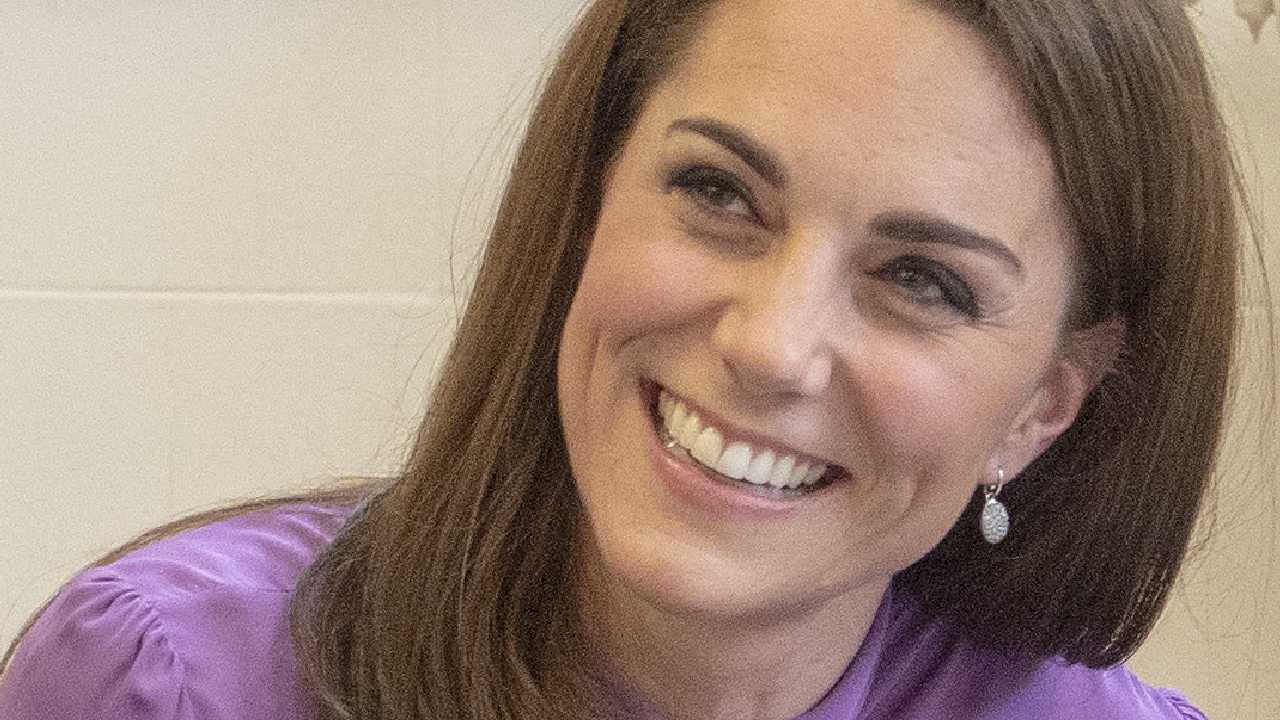 Did Duchess Kate just wear her blouse back-to-front?