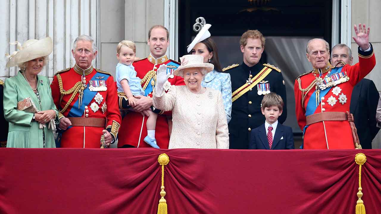 Buckingham Palace confirms royal couple have divorced