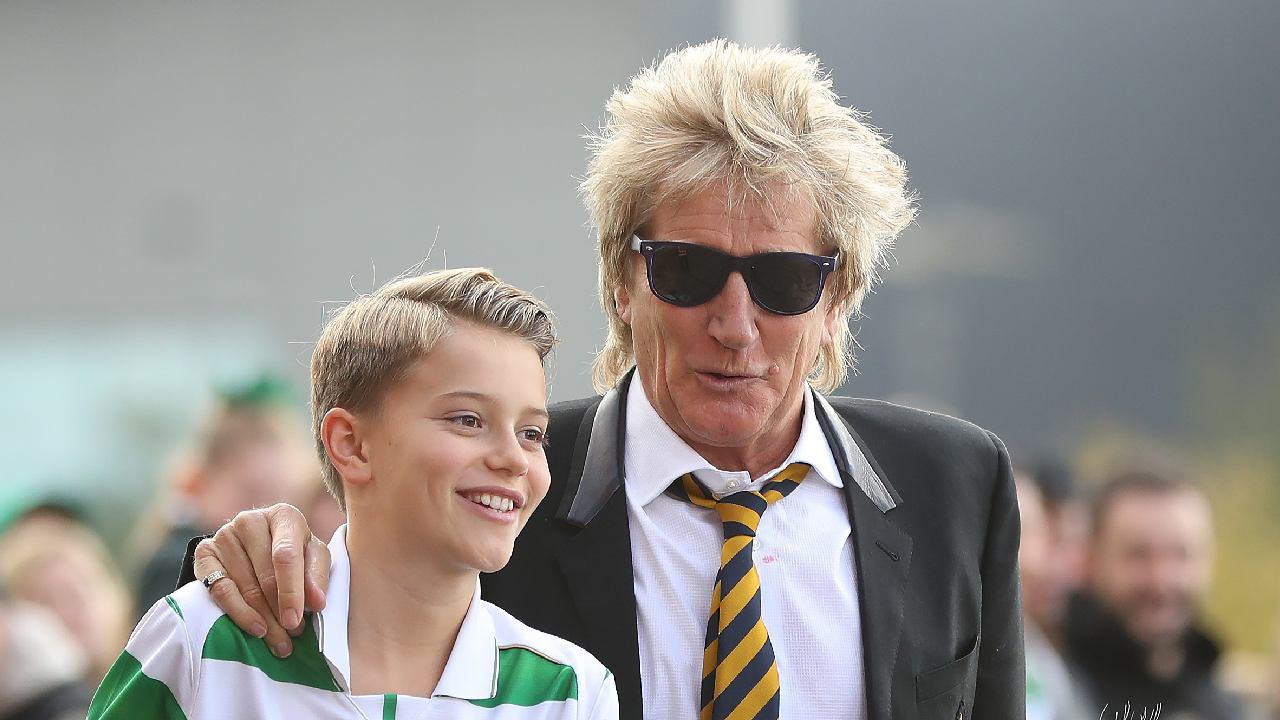 Rod Stewart talks about "losing" teenage son to games and girls: "I miss him so much"