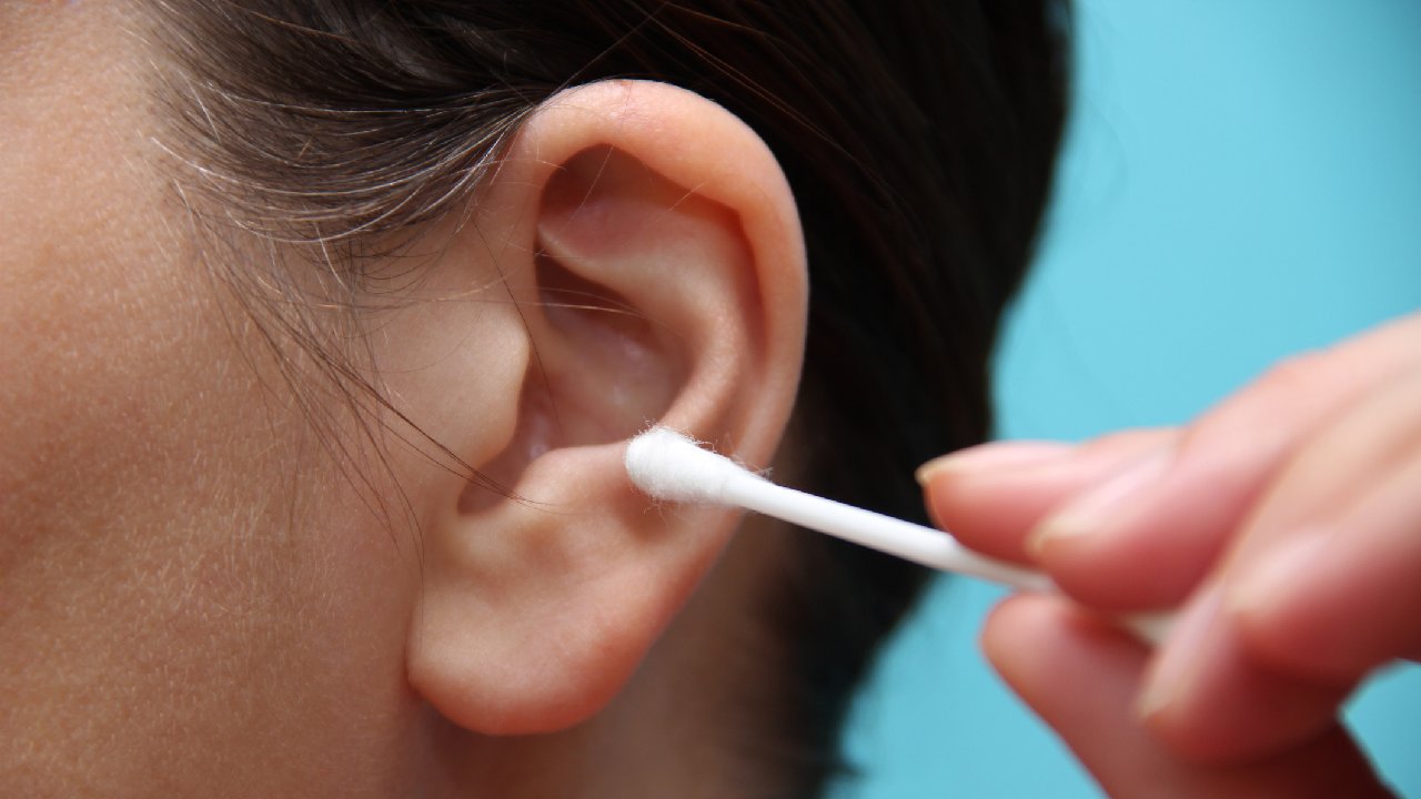 Man develops deadly brain infection after cleaning ear with cotton buds