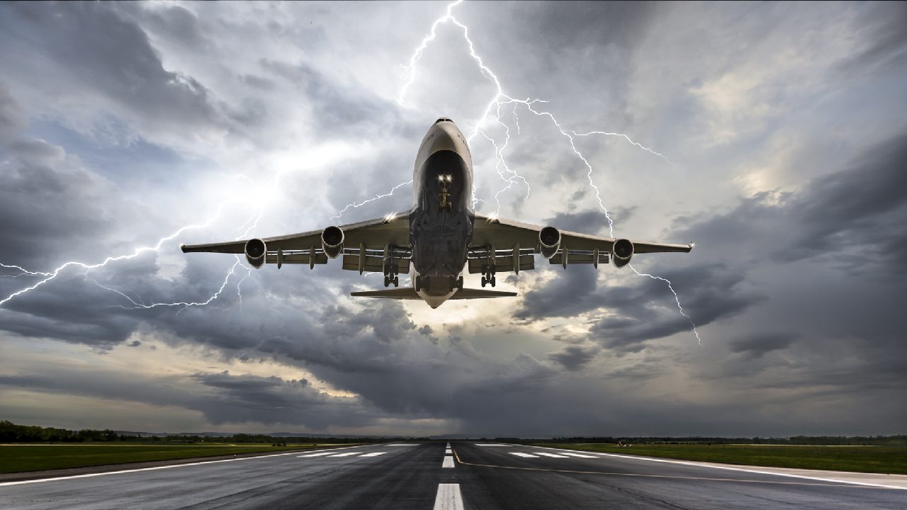 Travelling during a storm: 4 things you need to know