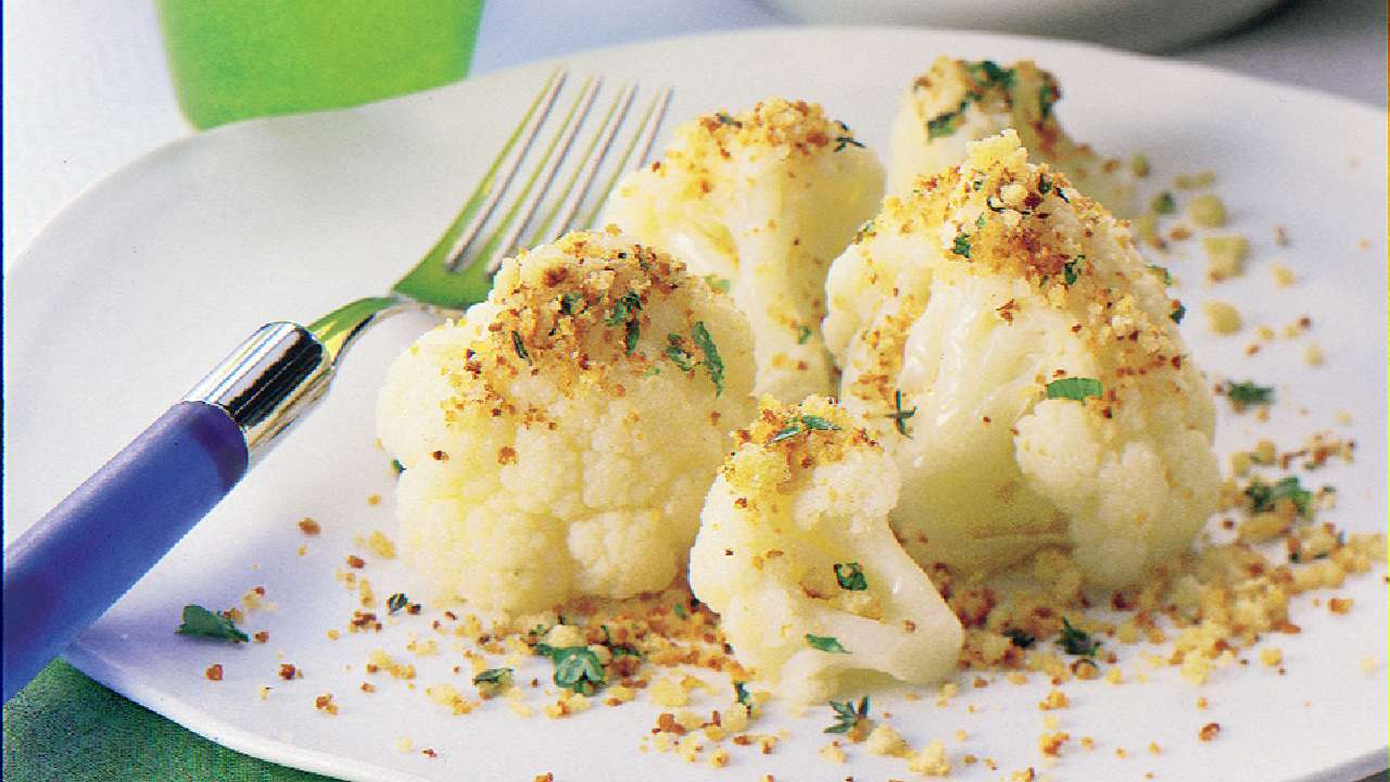 Simple tasty cauliflower with crispy crumbs