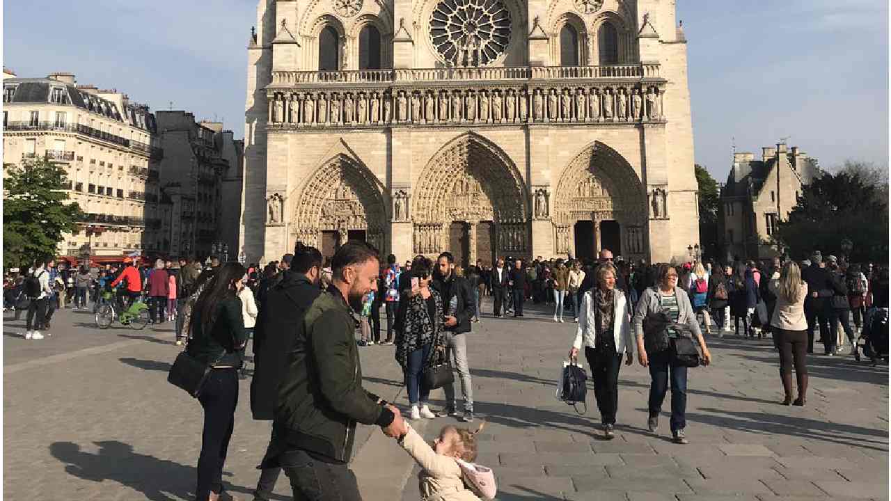Why this special photo taken outside Notre-Dame hours before the fire has gone viral