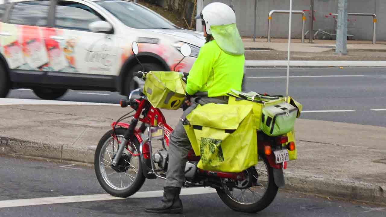 Australia Post comes under fire: Delivery drivers slammed by residents for being “lazy”