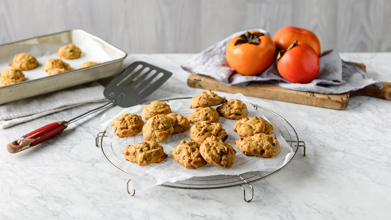 Chewy persimmon and ginger cookies