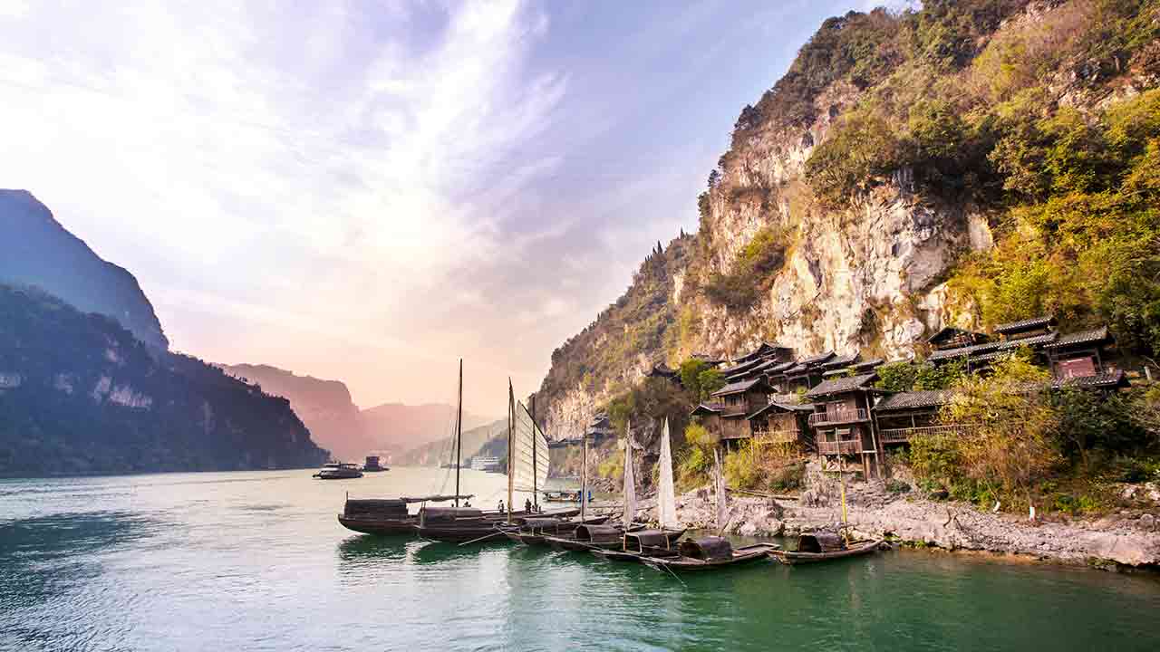 Explore the great Yangtze River