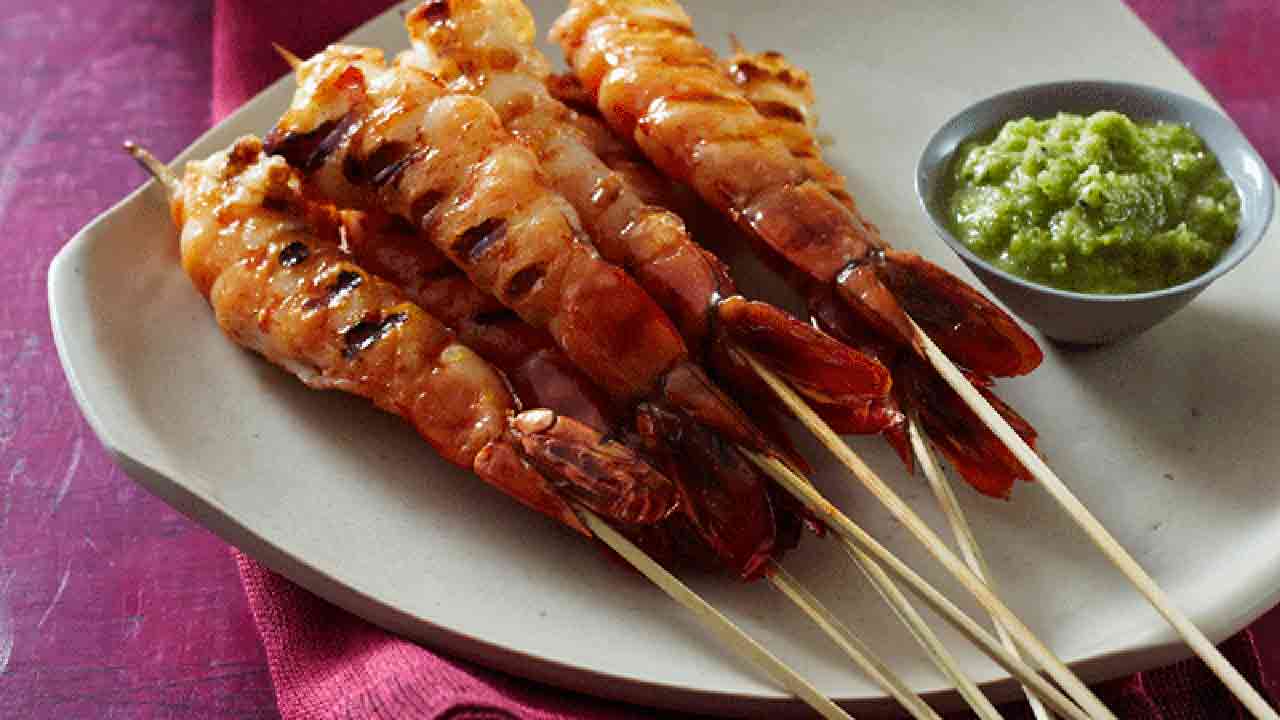 Delicious churrasco prawns with aji sauce