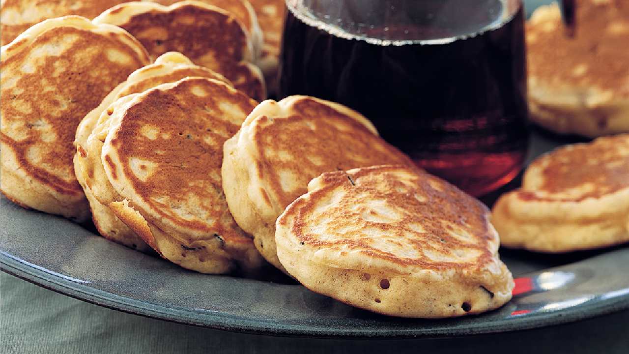 Apple and hazelnut pikelets